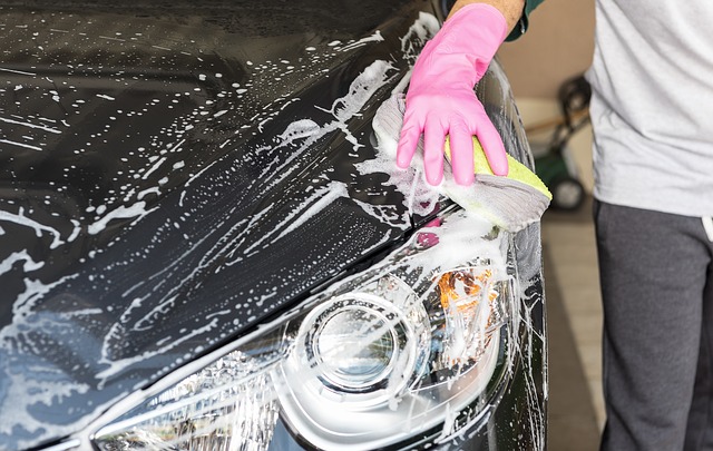 mytí auta v rukavicích.jpg