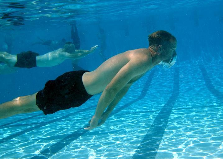 Potápění v bazénu